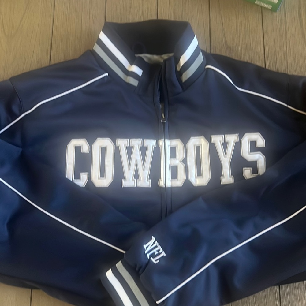 Gently used NFL Dallas Cowboys Jacket Size L